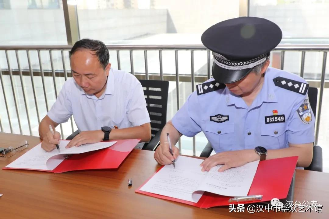 协作‖这个主题党日,群众艺术与警营文化“成亲”
