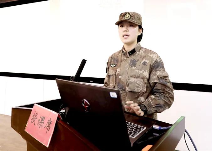 女兵入伍前后变化太大！网友：不一样的美，限