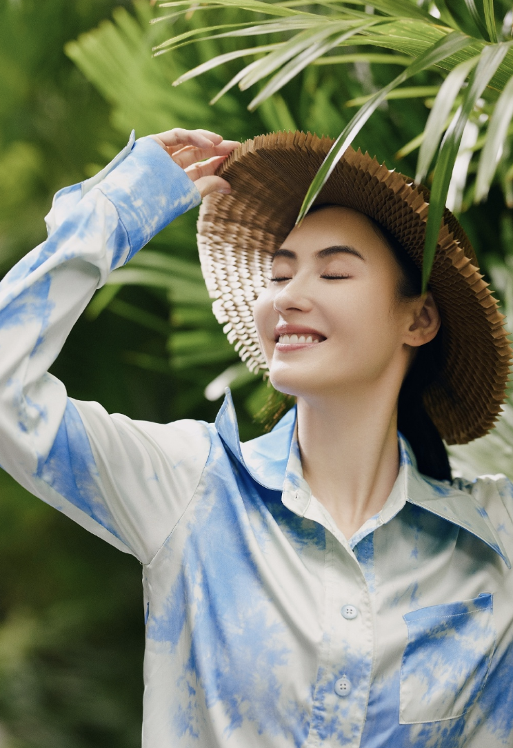 張柏芝再拍《任何天氣》寫真，與22年前無差別，時過境遷人未變