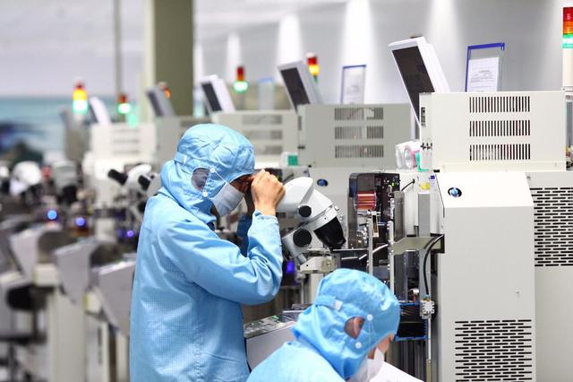 富士康布局半导体，已用上国产光刻机？没想到郭台铭速度如此之快