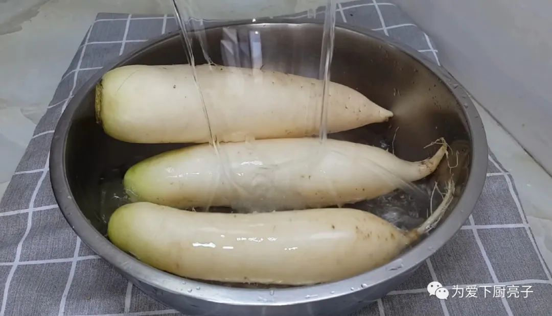 蘿蔔不要包餃子了，筷子一攪，做出創意素丸子，好吃到拿肉都不換
