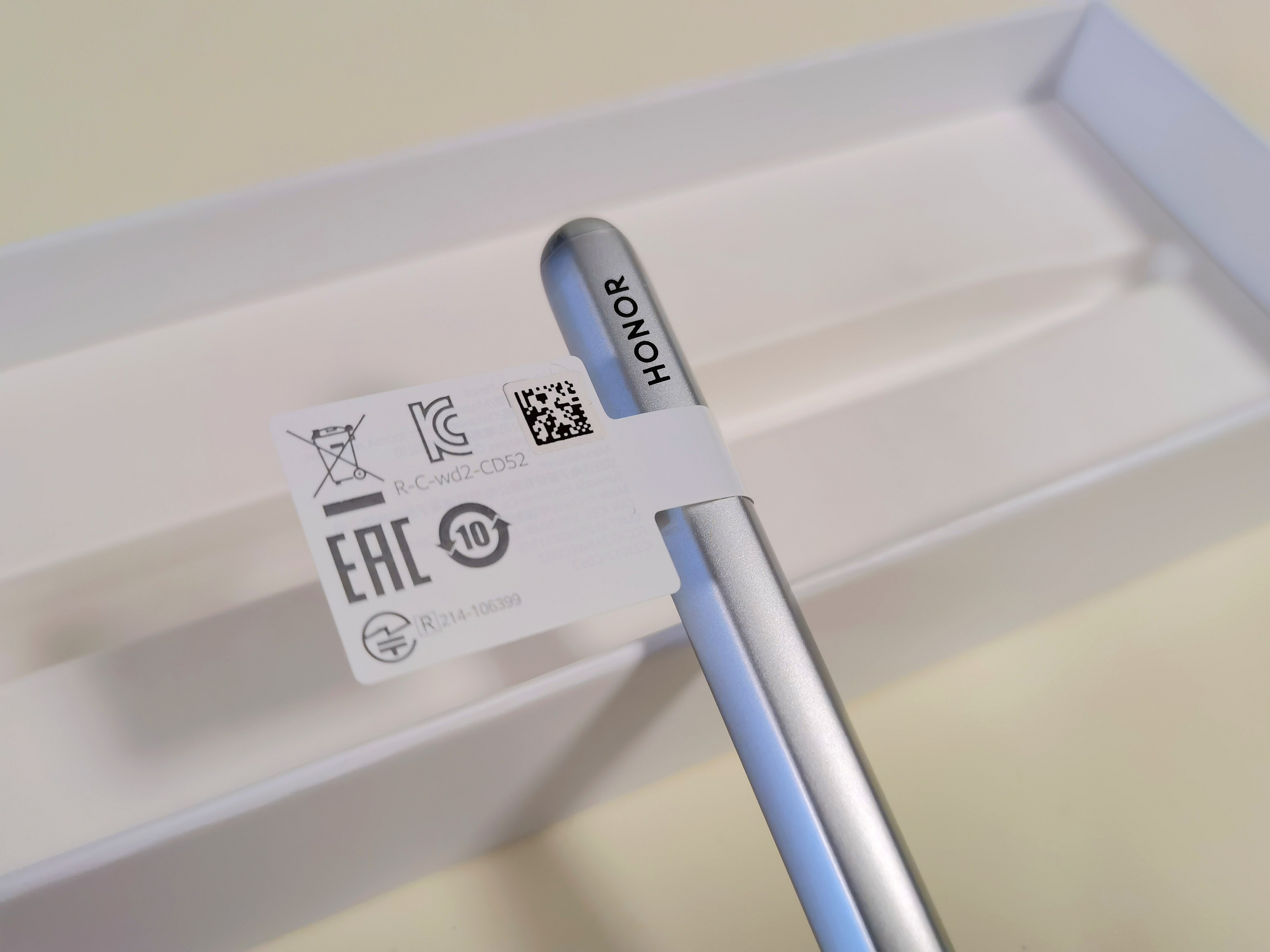 这次我想抛开硬件参数来谈谈体验，来自荣耀平