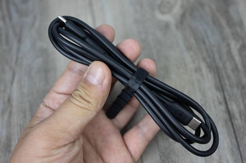 新氮化镓充电器65W极速体验，网友：小米10半小时充满电了