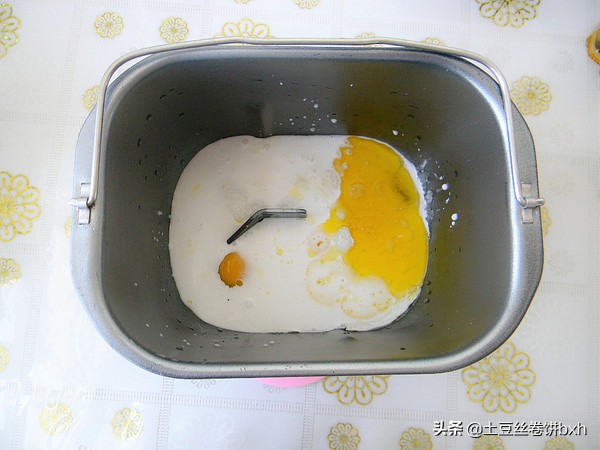 我家面包从来不买，用这个方法做，面包暄软醇香，久放不硬