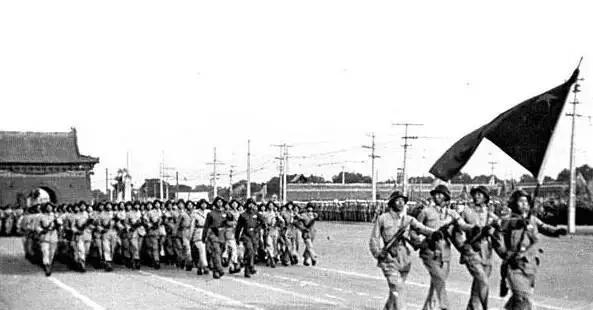 朱德说：“从现在起，我才真正是陆海空军总司令了！”