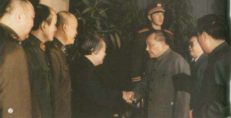 刘伯承夫人汪荣华，长征结缘，相伴半世纪，照