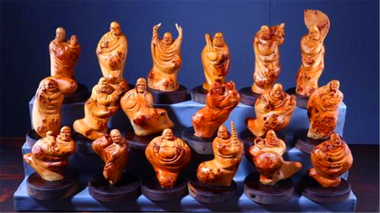 师傅用乌木雕出500罗汉，有人出价百万却毁约，再也卖不出了