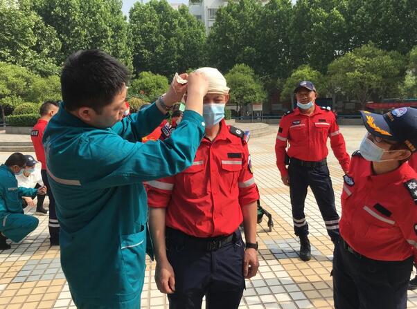 郑州市三院与神鹰救援队联合举行急救知识培训