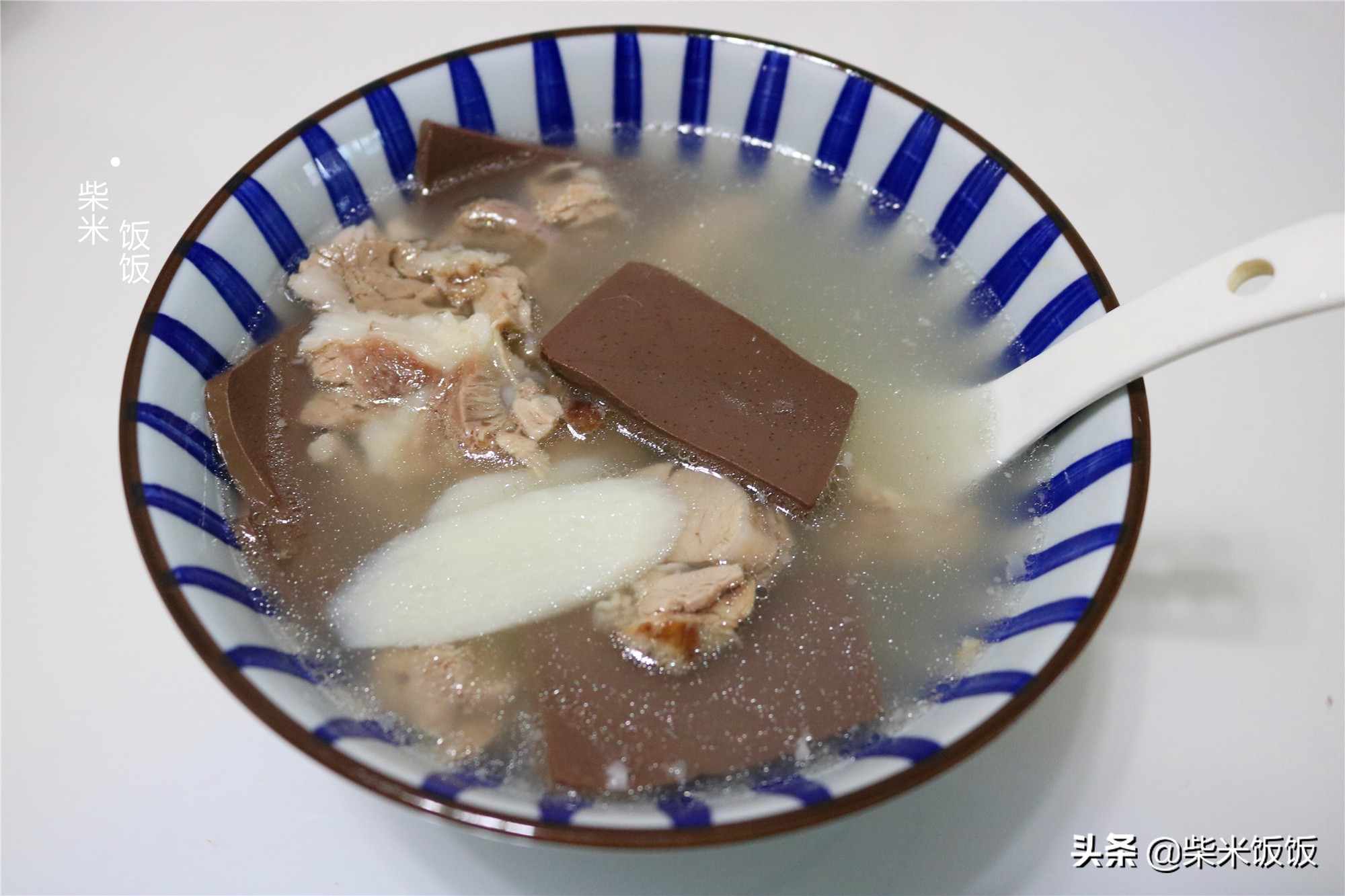 羊肉汤怎么炖？家庭做法很简单，羊汤鲜美香醇，没有腥膻味