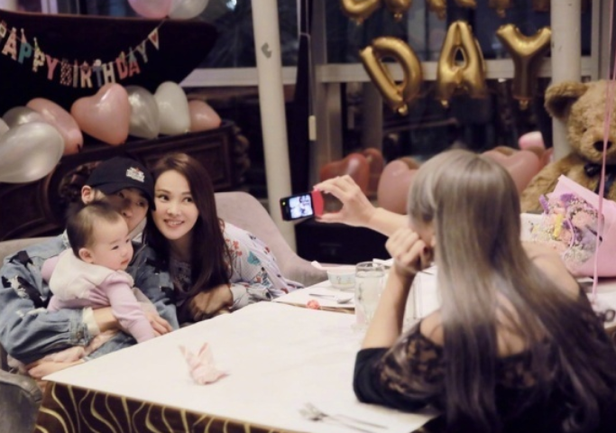 有种“整骨式长大”叫庾澄庆伊能静的儿子，近