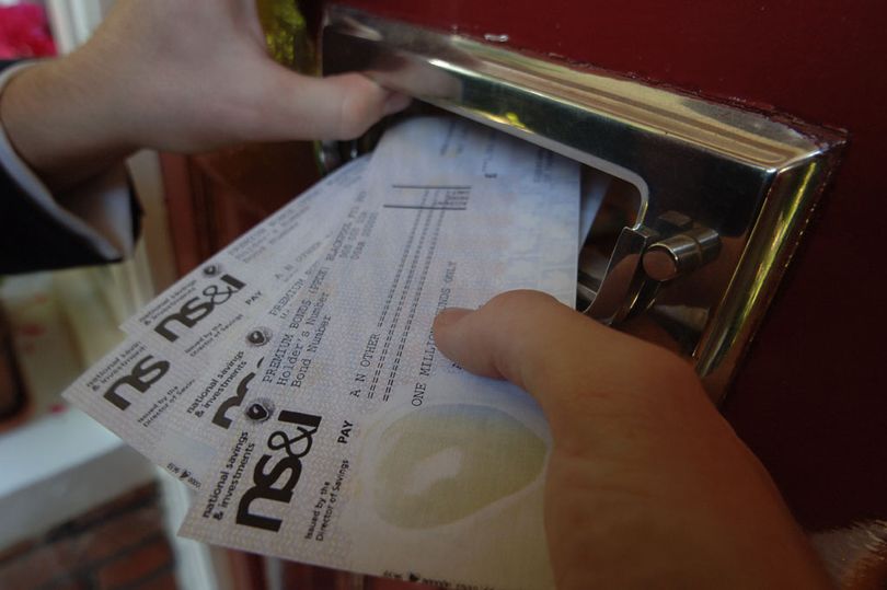 两名女子银行账户突然多出1800万，银行：钱都是