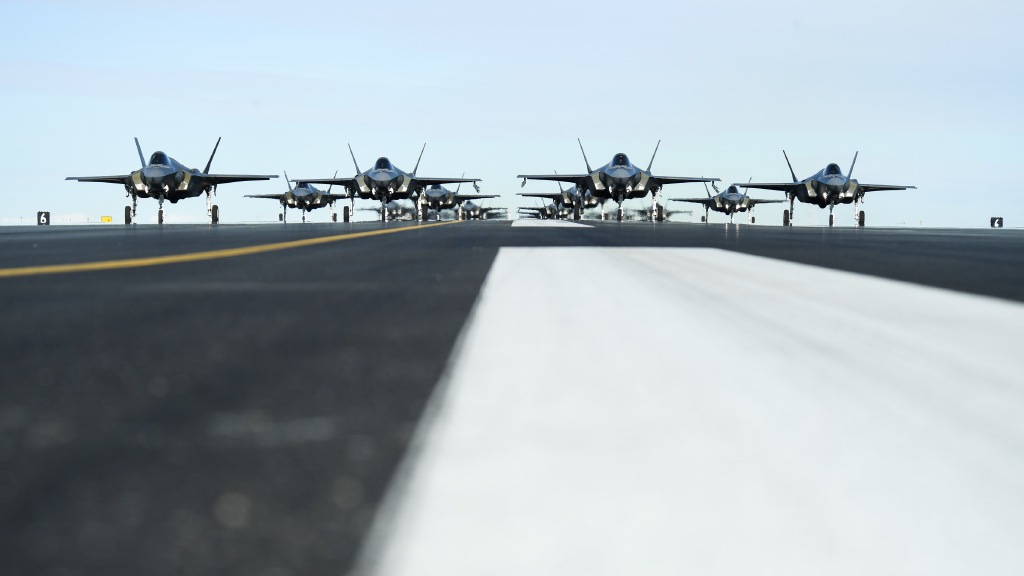 F35成五角大楼的大坑，近距格斗不行超音速会烧