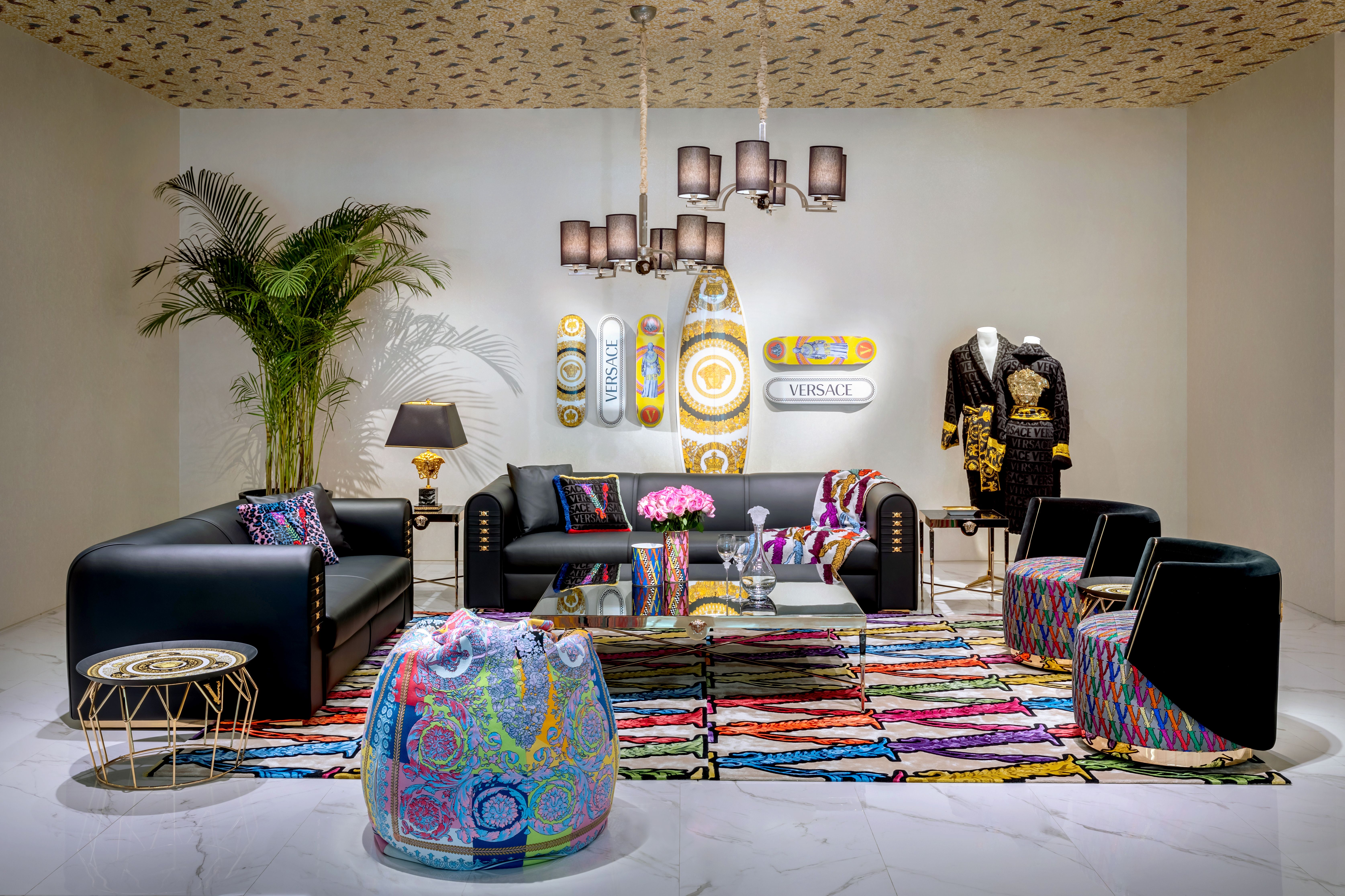 喜欢VERSACE、ROBERTO CAVALLI家具的人，都是什么样的人？