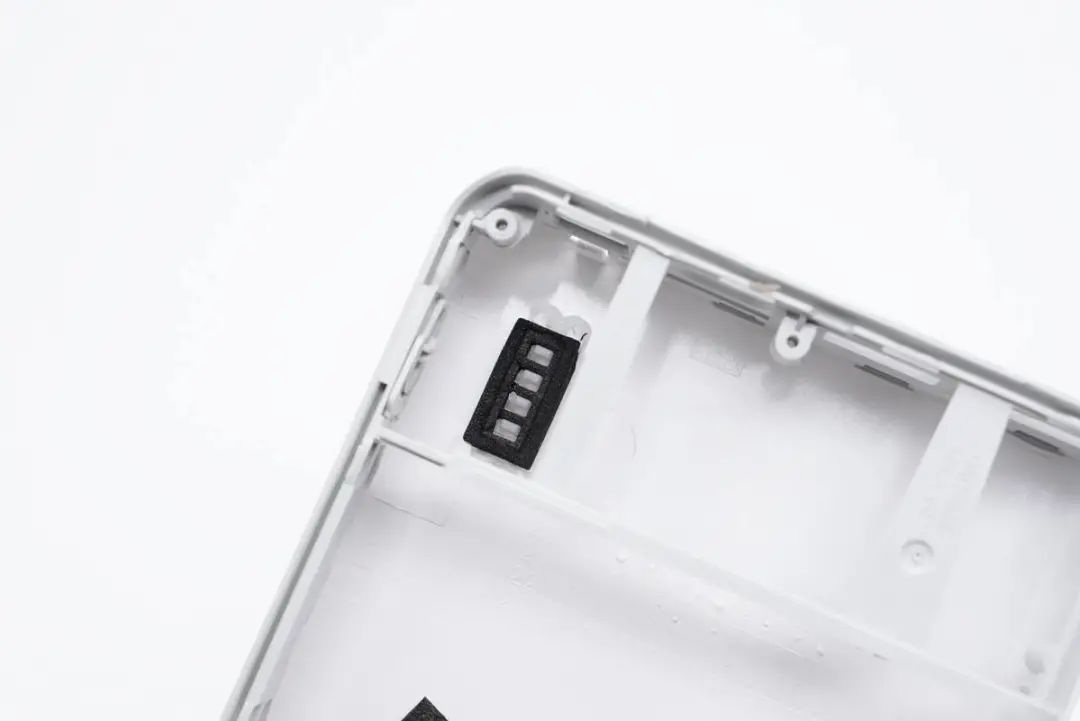 支持iPhone 13快充，罗马仕22.5W移动电源深度拆解