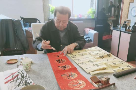 “慰问白庙子敬老院迎春公益笔会”在呼和浩特举办