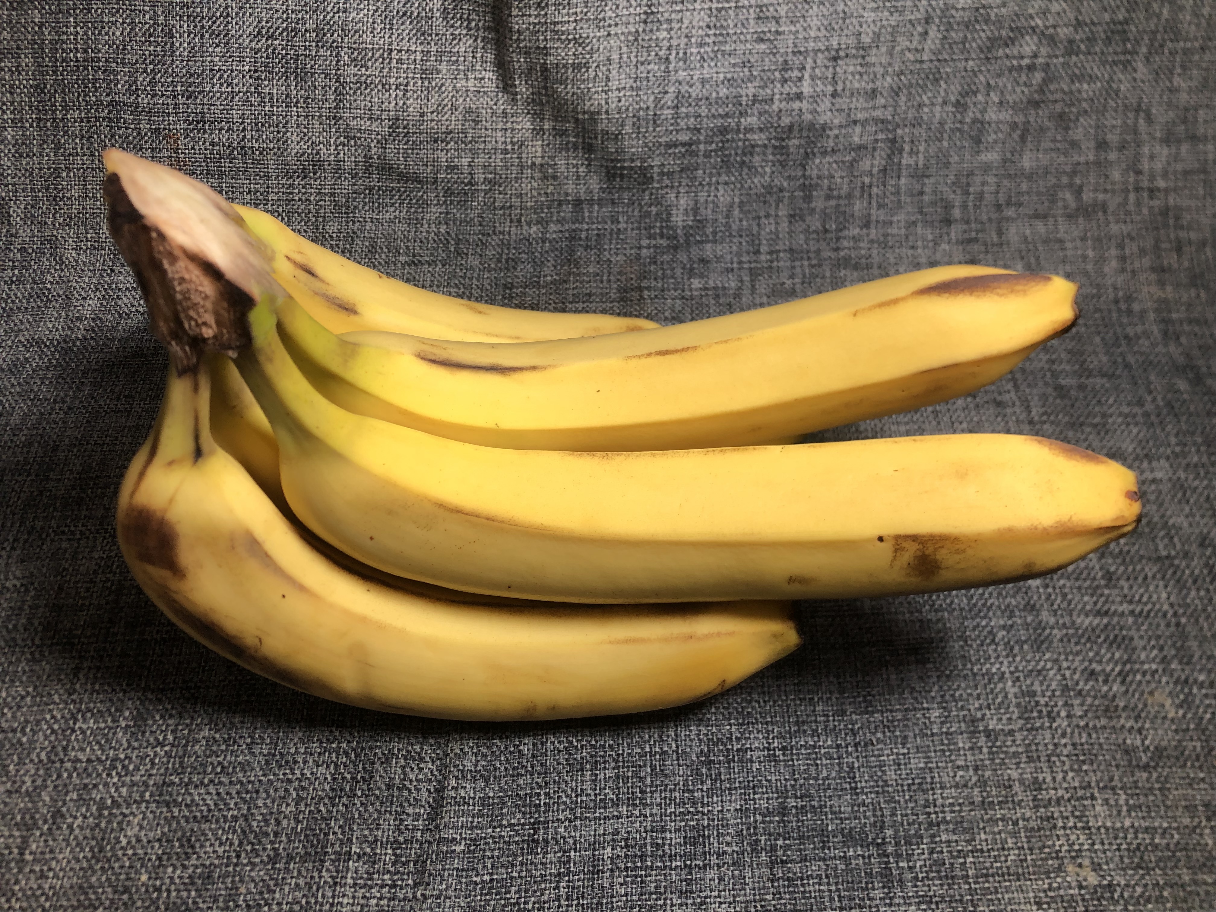 买香蕉时，挑直的还是弯的？水果贩子漏嘴了，看完别再买错了