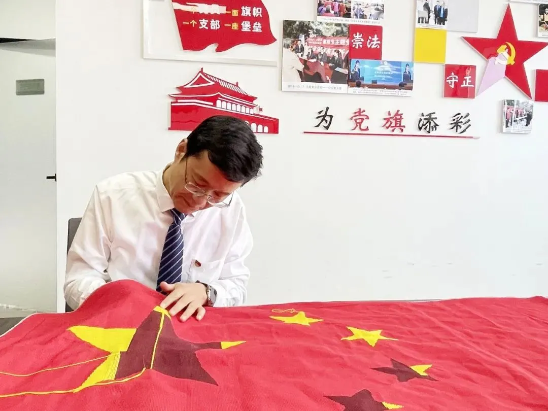 国庆特辑 | 再绣红旗