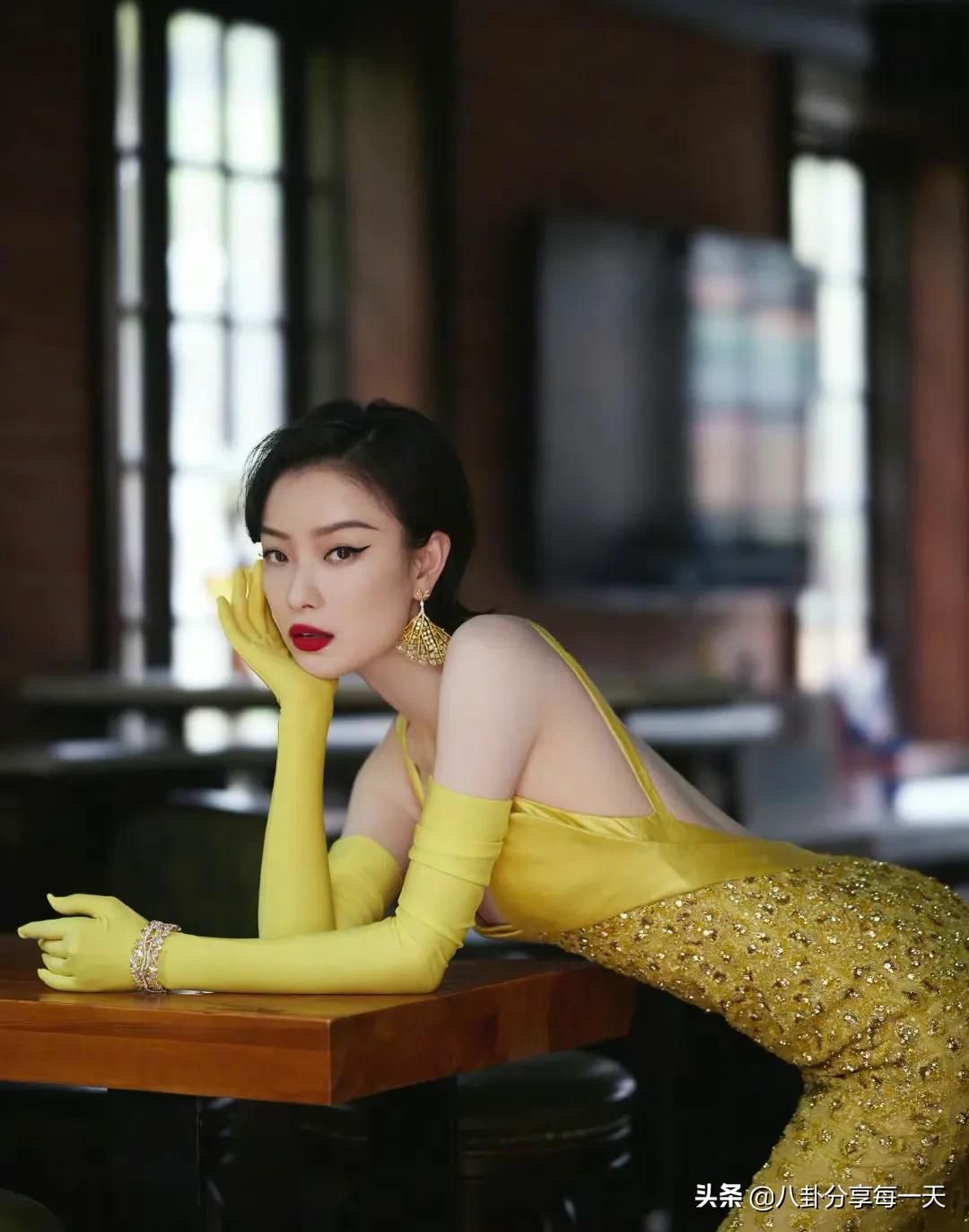 礼服差距：热巴穿五年前旧款？杨幂穿十年前旧