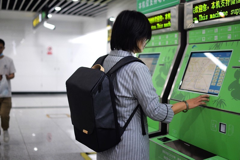 城市焦点 地平线8号零感背包