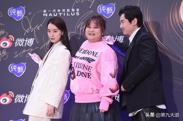 张小斐爆红，各路明星大咖主动搭话，杨幂直接