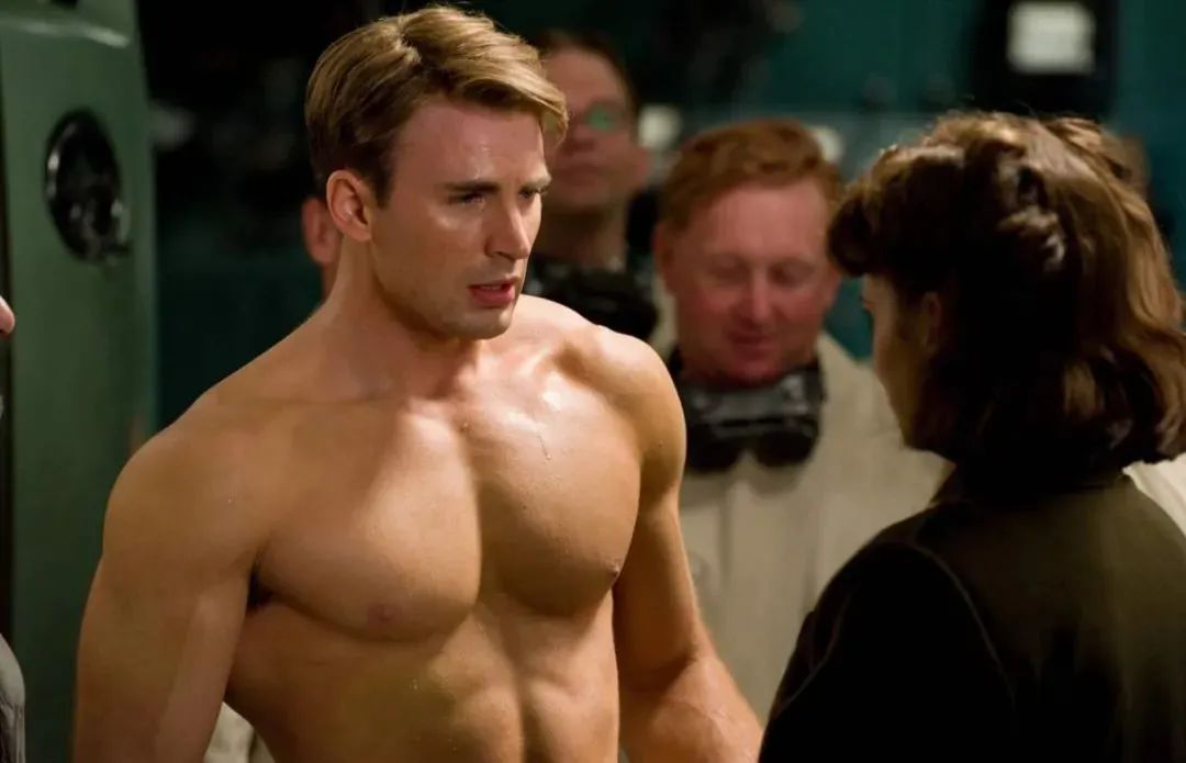 “裸露”成风，中国男明星的衣服，也该一件一