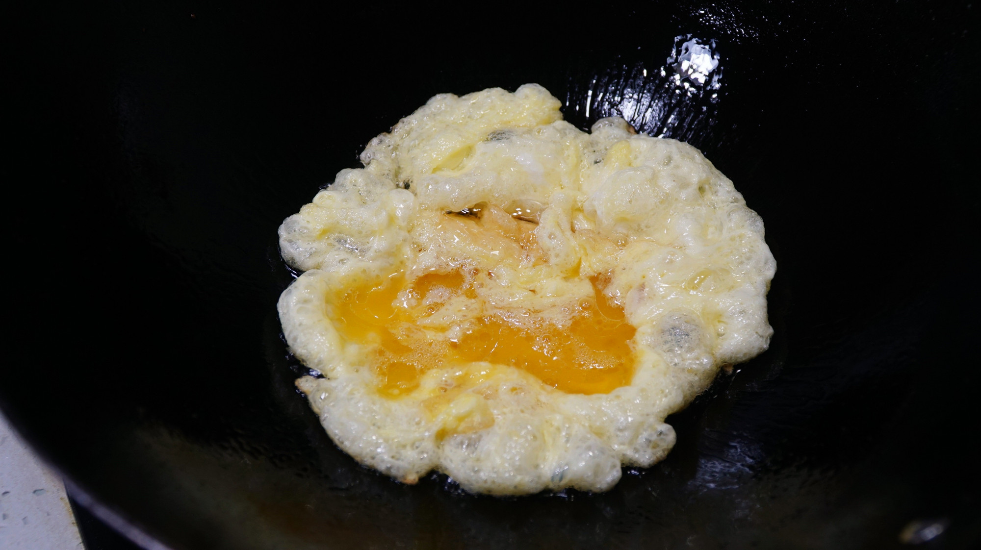 不管剩馒头剩油条，我家从不蒸着吃，学会一招