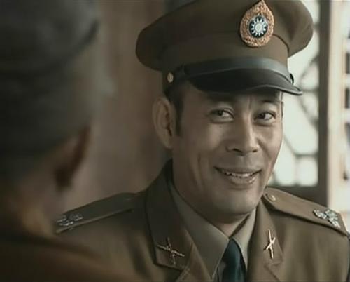 报告导演，国军军官的军装应该这样穿