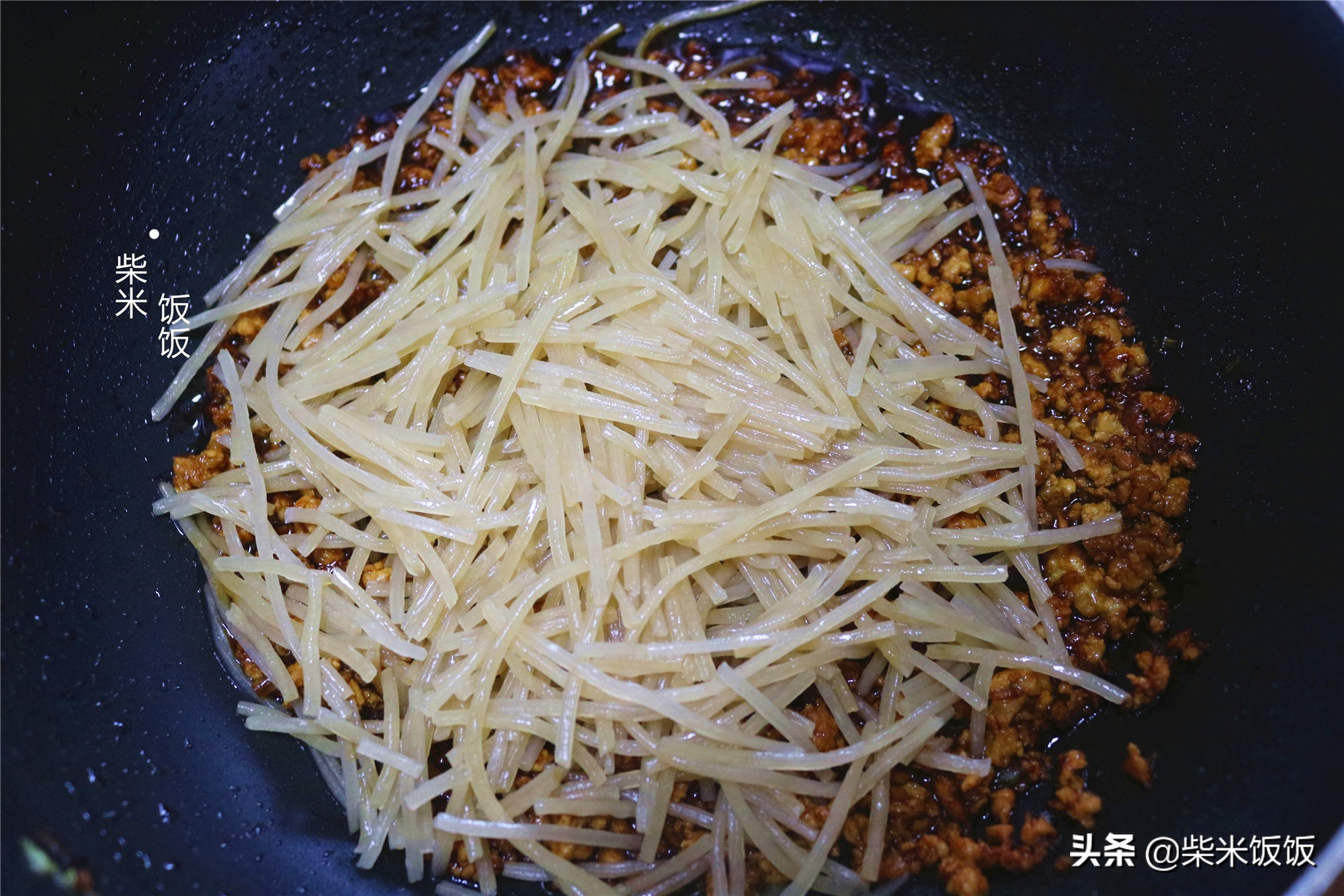 蘿蔔包子要好吃，換種方法來調餡，柔軟鮮香，美味又多汁