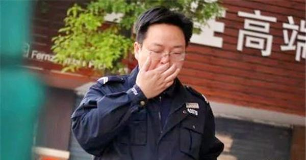 清华毕业辞掉高薪工作，回家照料病重父亲当保安，后来怎样了？