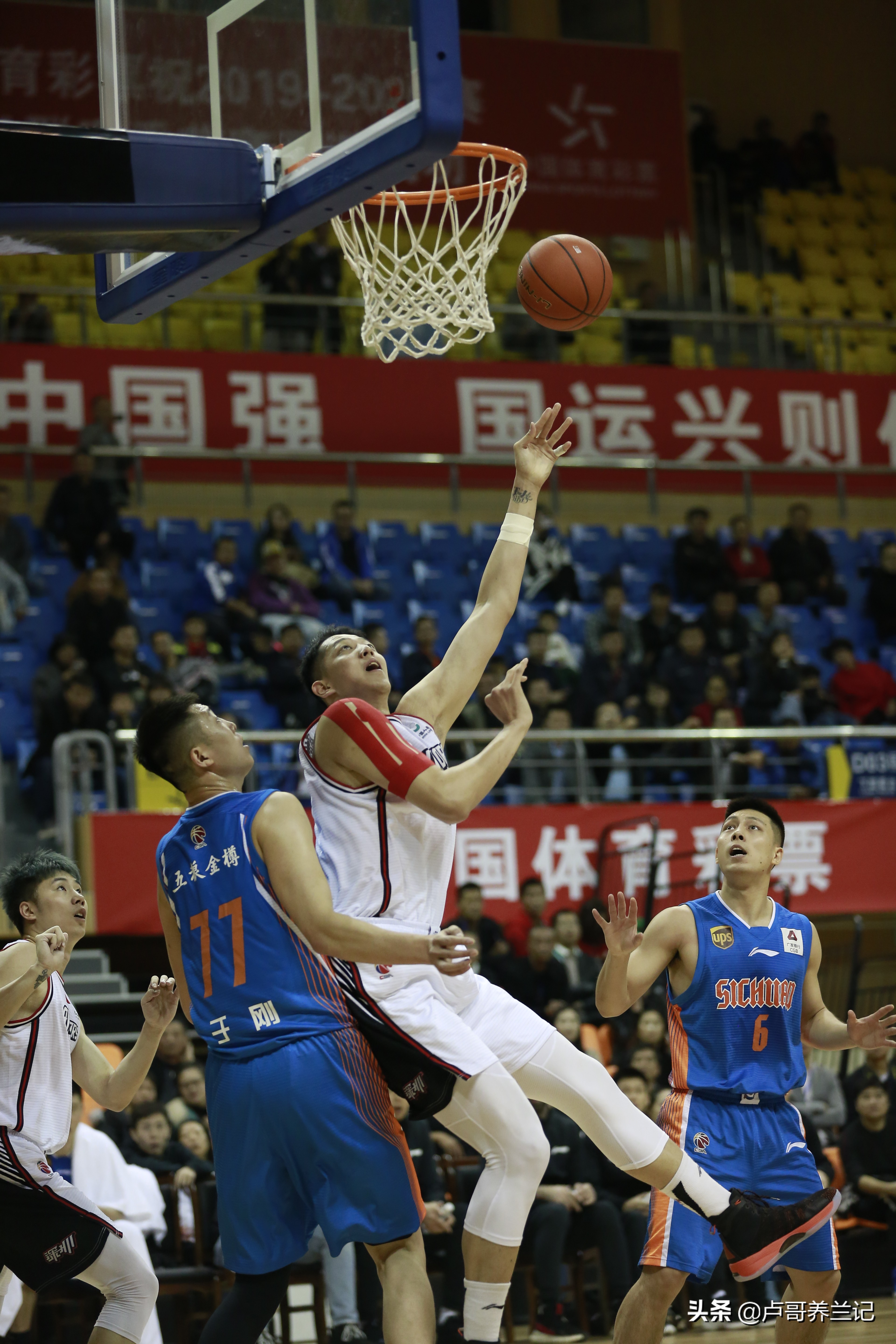 为什么cba季前赛没有回放(不看NBA我拍CBA:季前赛安顺站深圳100-77 四川，精彩回放看过来)