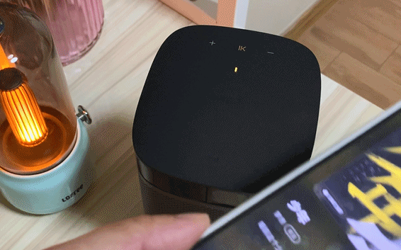 极米Play超悦版投影仪，内置大容量电池，解决户外使用的痛点