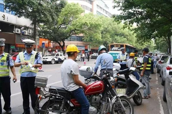摩友注意，未來或將根據車型和排量設定報廢年限，不再“一刀切”