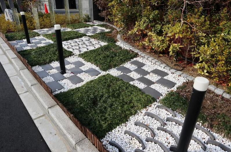 想在家里打造一个日式坪庭 瓦片石子铺一铺 看一眼觉得岁月静好 Bierenjia De