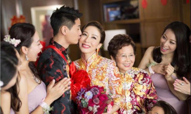 羅仲謙曬女兒，小珍珠眨巴眼睛粉嘟嘟，身體還沒爸爸手臂肌肉大