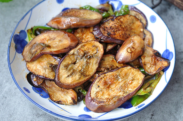 吃了30年茄子，這做法還是第一次見，細嫩噴香，比紅燒肉還好吃