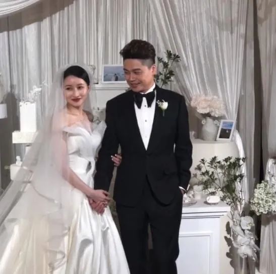 沈涛的老婆晓莉简介，沈涛的老婆是不是费费