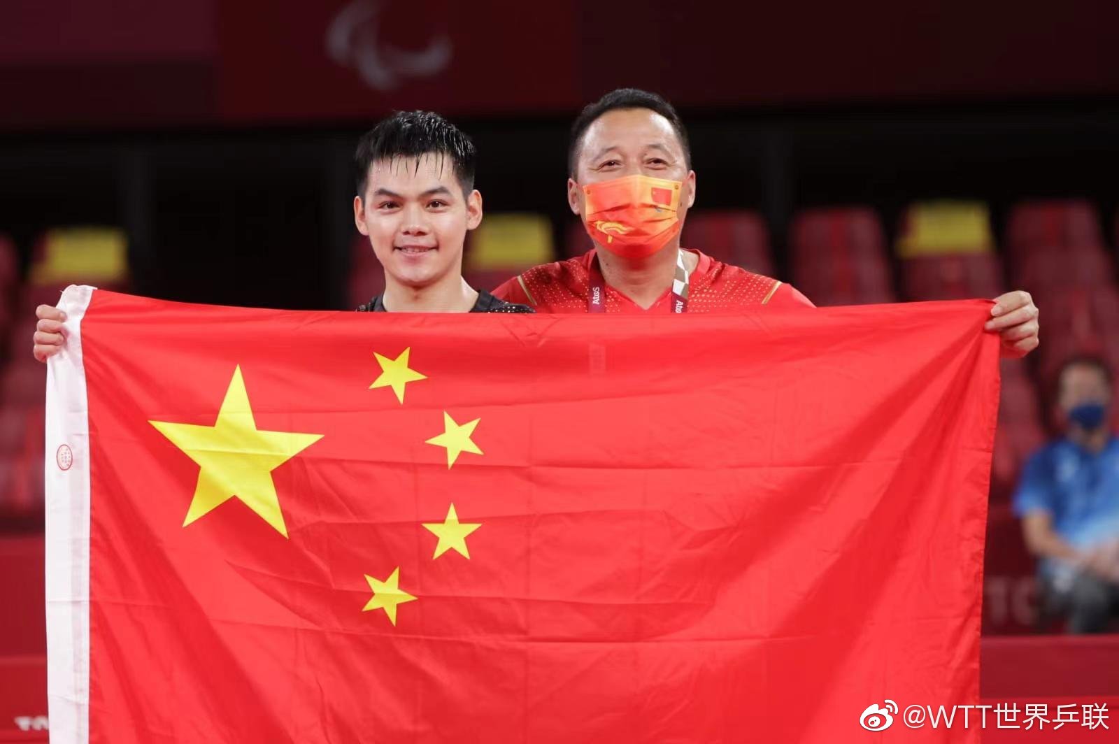 真帅！中国独臂少年3度蝉联残奥金牌！右手绑球拍，攻读英国大学