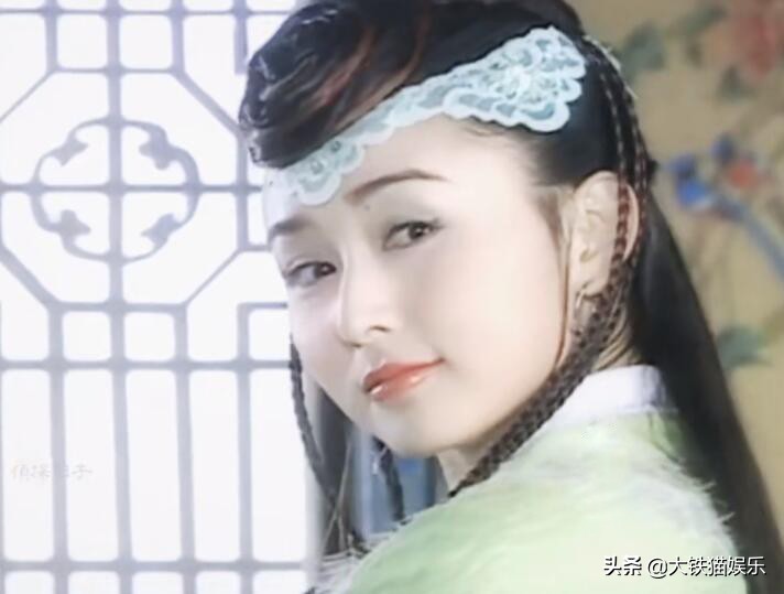 被造型师偏爱的“额饰”，某些剧女演员人均好