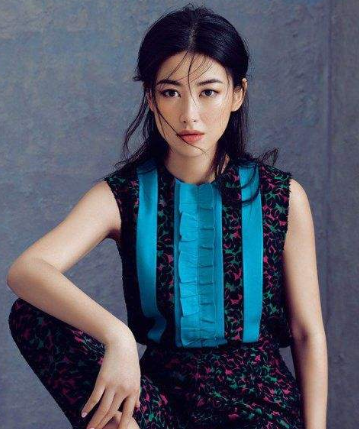 出生军人世家父亲是富商，35岁的朱珠为何能连续入选全球最美面孔