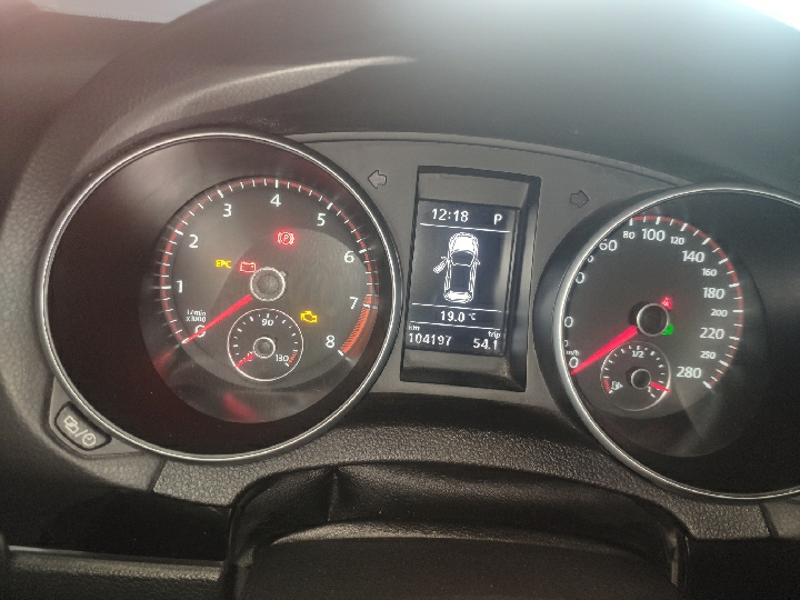 朋友賣車，也玩套路？實(shí)際里程和表顯剛好差了一倍