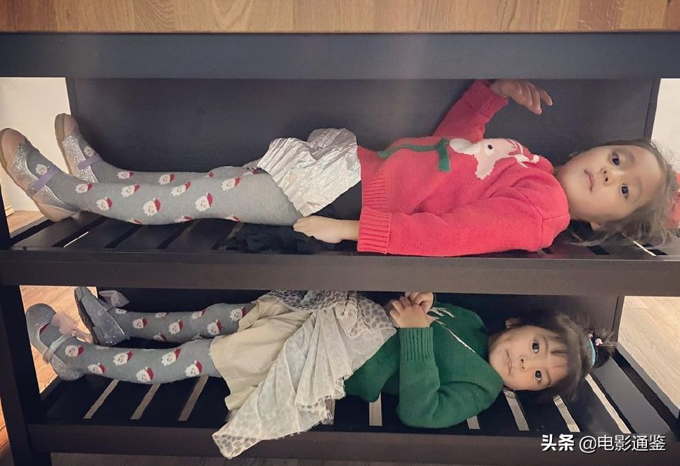 咘咘波妞穿姐妹装，近照放大三倍，这“葡萄眼”也太抢镜了吧