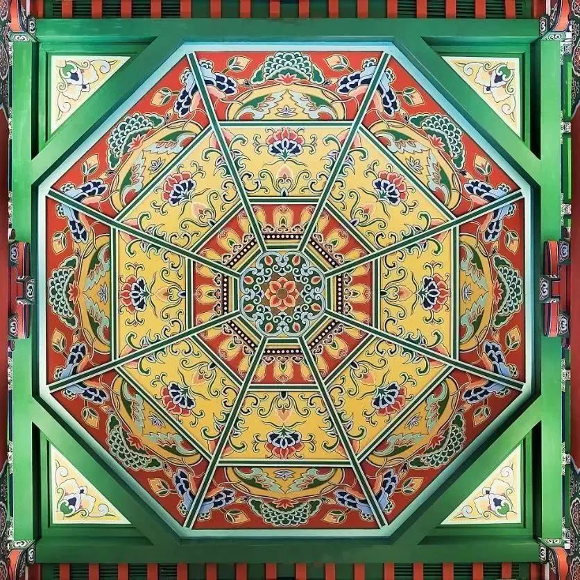 既是中国古代建筑的苍穹,又是中国特有的建筑装饰,它就是藻井!