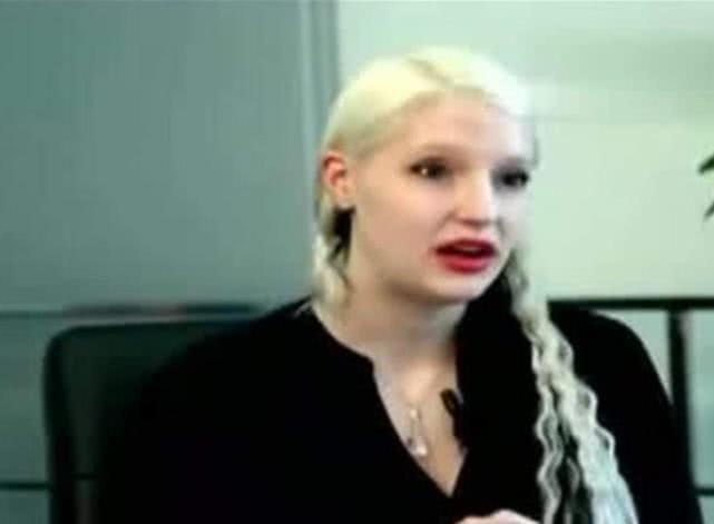 撒贝宁老婆李白近照曝光，婚后沧桑到认不出，网友：确定是同一人