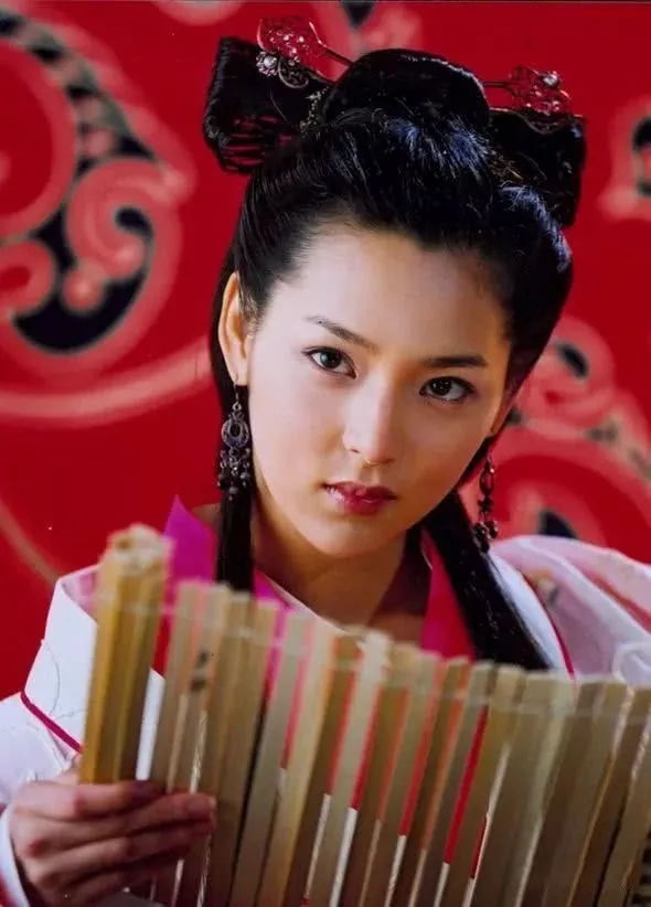 一手好牌打得稀烂，说的就是她吧