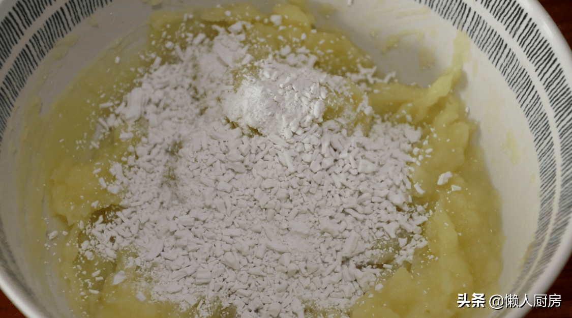 土豆别再炖肉了，教你一个新吃法，好吃到停不下来，比吃肉香