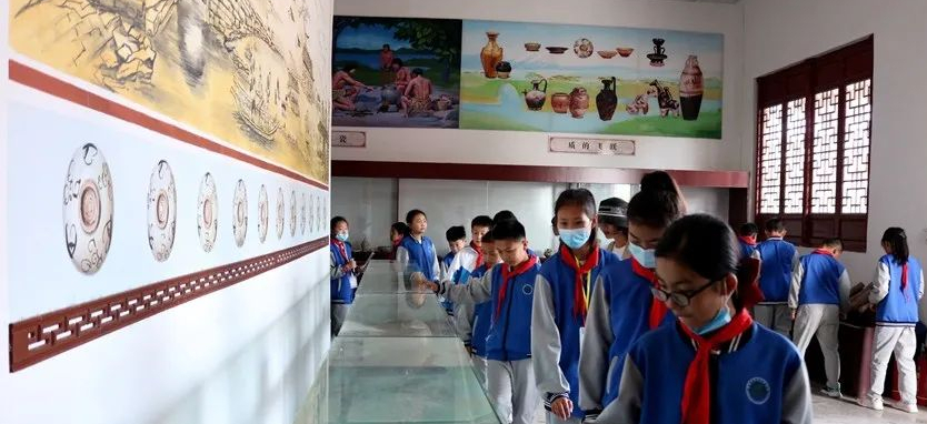 山東省棗莊市薛城區(qū)龍?zhí)秾?shí)驗(yàn)學(xué)校開展棗莊歷史文化(圖3) 山東省棗莊市薛城區(qū)龍?zhí)秾?shí)驗(yàn)學(xué)校開展棗莊歷史文化(圖3)