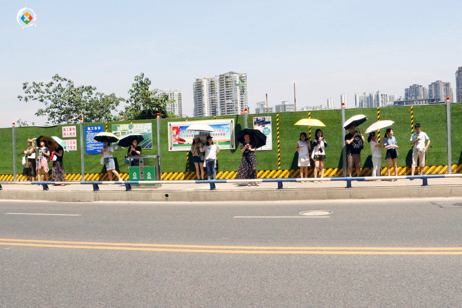 重庆独此一家，把轨道车站打造成旅游景点，来看李子坝的发家史