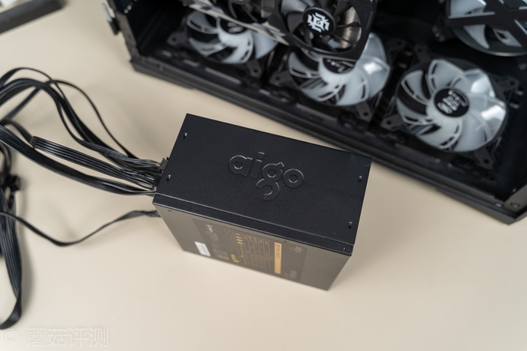 外观精致，体验出色、爱国者电竞600金牌全模组电源 评测