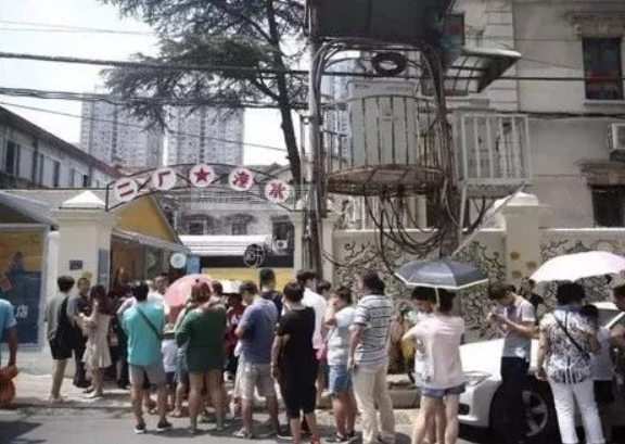 一年卖出3个亿，中国老牌汽水变了样，让百事可