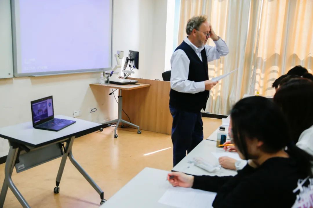 温肯紧急行动，为河北籍隔离学生专设直播课